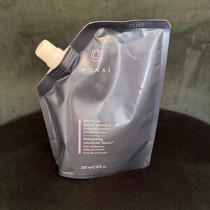Monat Volumizing Revive Shampoo - Silver